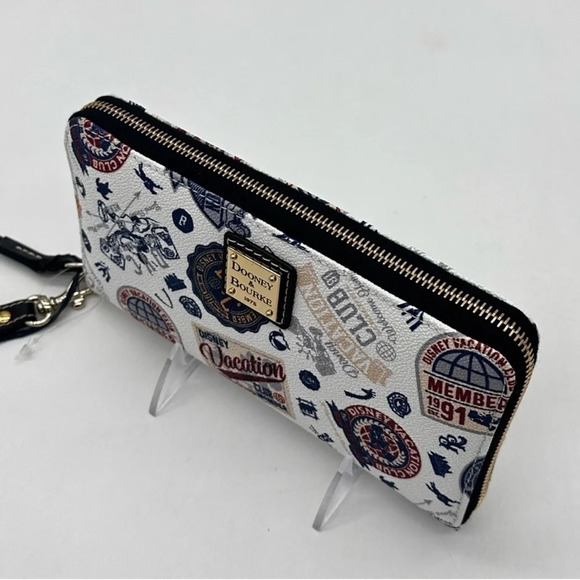 Disney Vacation Club DVC Dooney & Bourke Wallet Wristlet - Picture 4 of 10